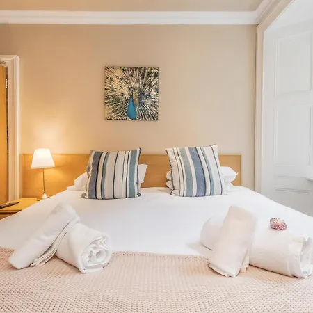 Large 3 Bed 3 Bath - New Town Apartment Edinburgh