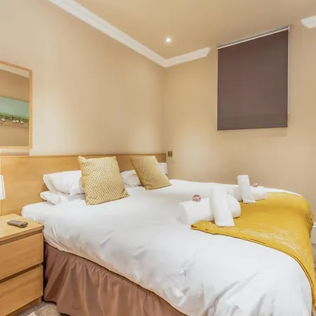 Large 3 Bed 3 Bath - New Town * Edinburgh