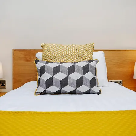 Large 3 Bed 3 Bath - New Town Apartment Edinburgh