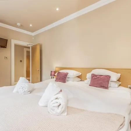 Large 3 Bed 3 Bath - New Town Apartment Edinburgh