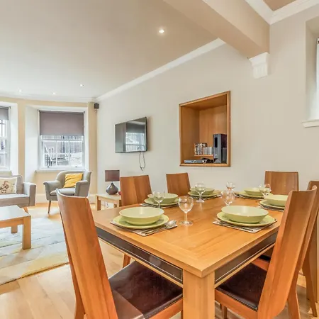 Large 3 Bed 3 Bath - New Town Edinburgh