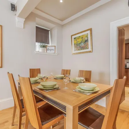 Large 3 Bed 3 Bath - New Town * Εδιμβούργο