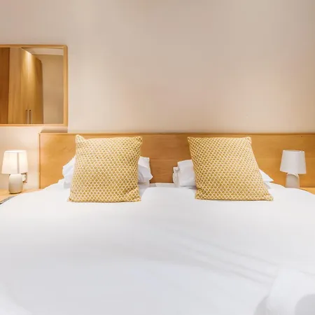 Large 3 Bed 3 Bath - New Town Διαμέρισμα