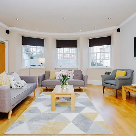 Large 3 Bed 3 Bath - New Town Apartment