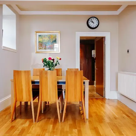 Large 3 Bed 3 Bath - New Town Edinburgh