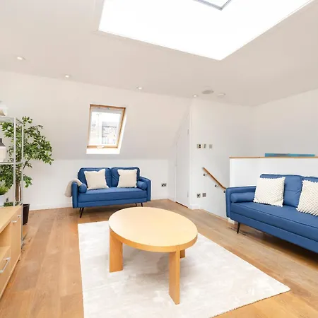 Joivy Chic 2-br Flats Near Castle * Edinburgh