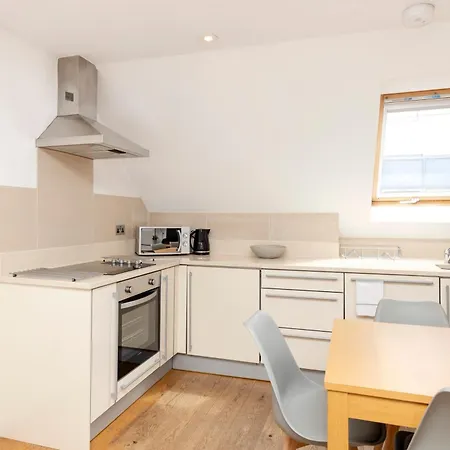 Joivy Chic 2-br Flats Near Castle Appartement *