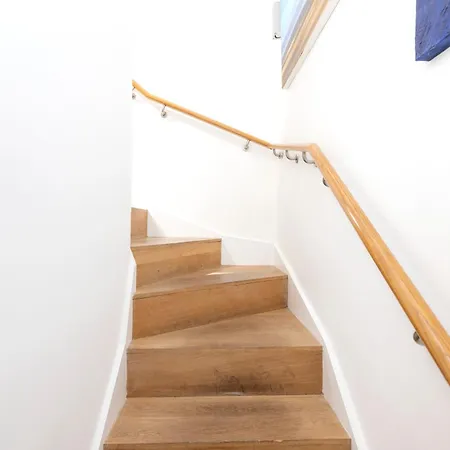 Joivy Chic 2-br Flats Near Castle *