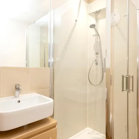 Joivy Chic 2-br Flats Near Castle * Edinburgh