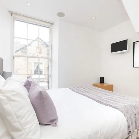 Joivy Chic 2-br Flats Near Castle