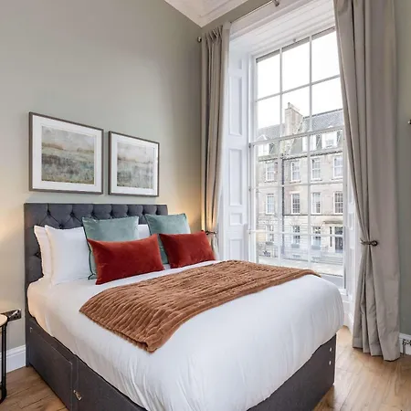 Dragon Luxury At 9 Albyn Place * Edinburgh