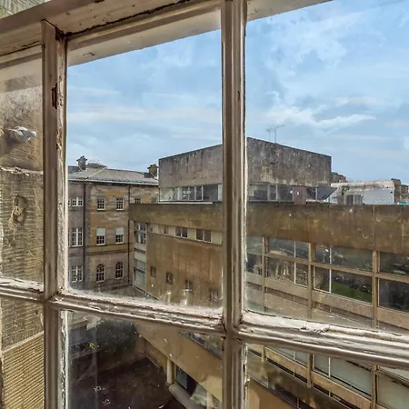 Large Super 3 Bed -princes Street, Parking *