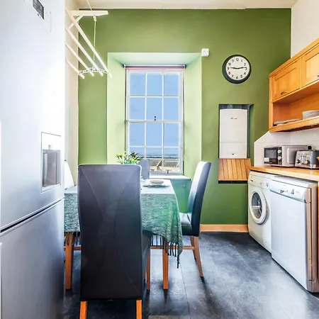 Apartment Large Super 3 Bed -princes Street, Parking *