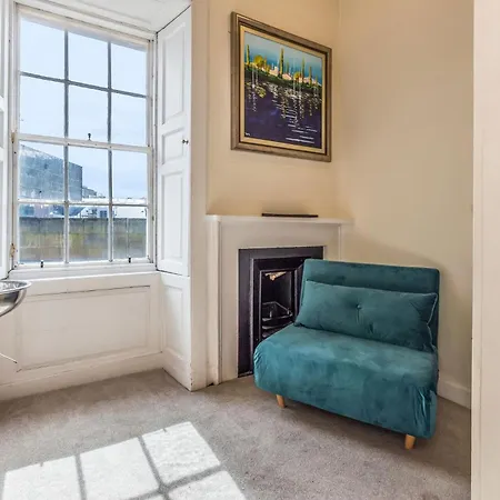 Apartment Large Super 3 Bed -princes Street, Parking