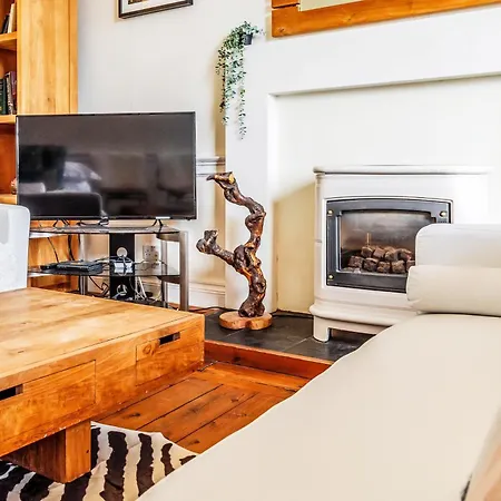 Large Super 3 Bed -princes Street, Parking *