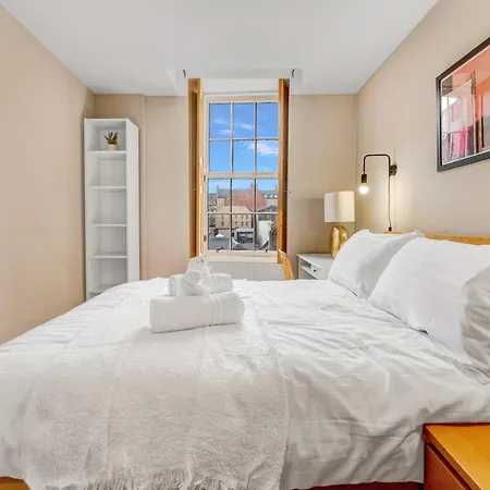 Gorgeous, Cozy 2br Royal Mile-old Town Apartmán Edinburgh