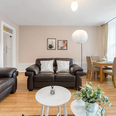 Gorgeous, Cozy 2br Royal Mile-old Town Эдинбург