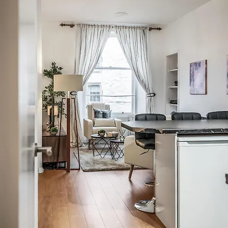 Cozy 2 Bed With Great View - Parking *