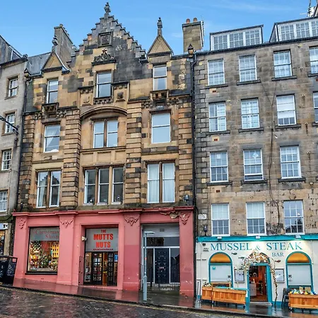 Cozy 2 Bed With Great View - Parking Apartment