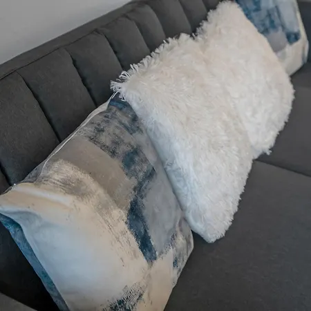 Cozy 2 Bed With Great View - Parking Lejlighed *