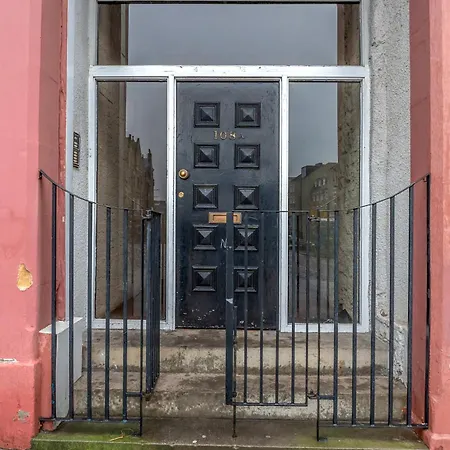 Cozy 2 Bed With Great View - Parking