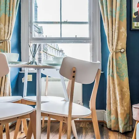 Cozy At Castle, Parking