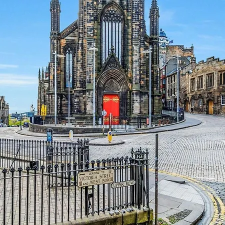 Lägenhet Cozy At Castle, Parking Edinburg