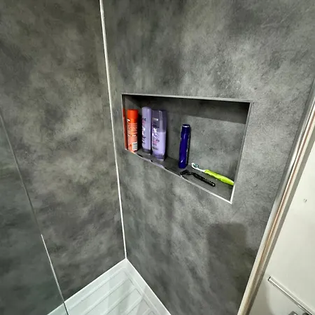 3 Bedroom Tranquil Ground Floor Flat In Merchiston *