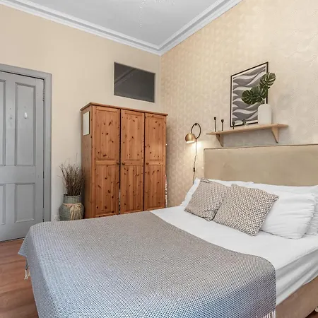 Central, Cozy 2br-1ba-haymarket - With Parking