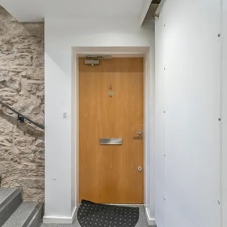 Beautiful Designer 2 Bed 2 Bath Old Town - Parking *