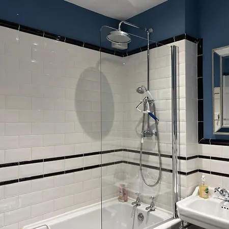 Stunning 2-bedroom Georgian Flat, Centre Appartamento *