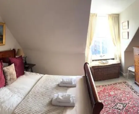 Stunning 2-bedroom Georgian Flat, Centre