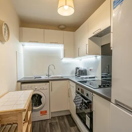 1 Bed In Great Location Apartment Edinburgh
