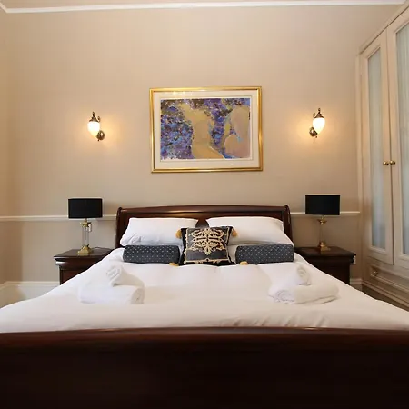 Escape To @ Albyn Place