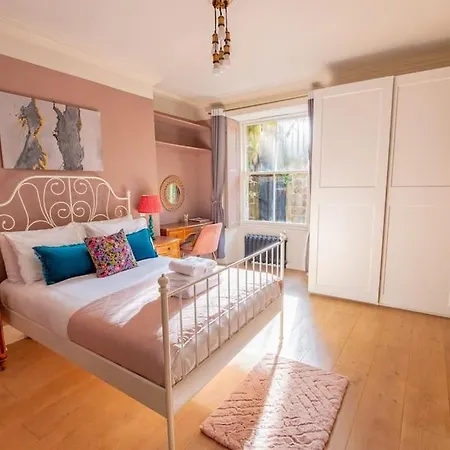 The Retreat Stockbridge * Edinburgh