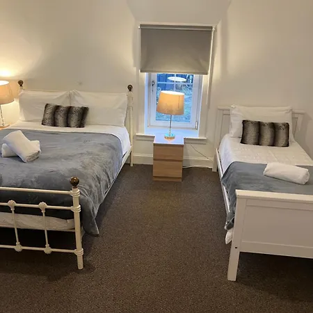 4 Bed Near Airport