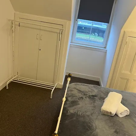 4 Bed Near Airport Edynburg