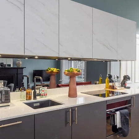 Apartment Dragon Luxury At 9 Albyn Place