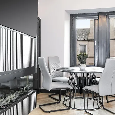 1 Bedroom Gorgie Sleeps 4 Easy City Access דירה *