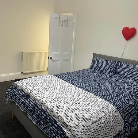 Victorian House 3 Bedrooms, 5 Guests