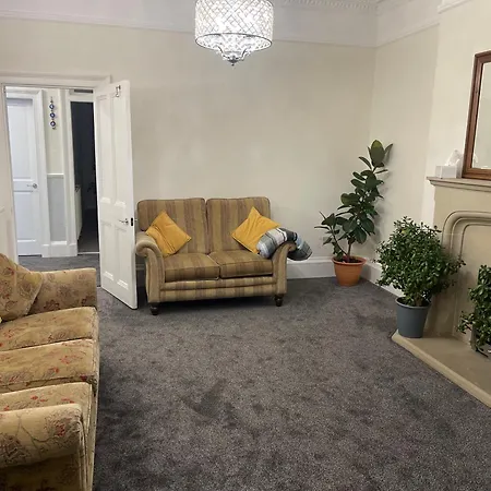 Victorian House 3 Bedrooms, 5 Guests Apartment *