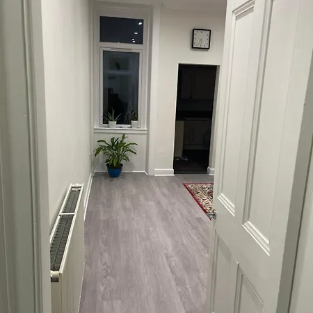 Victorian House 3 Bedrooms, 5 Guests