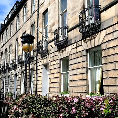 Elegant New Town Georgian Centre Flat *