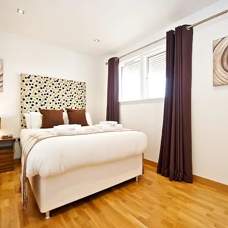 Staycity West End 4* Edinburg