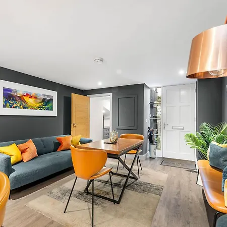 Righ - Luxury West End Artisan Apartment