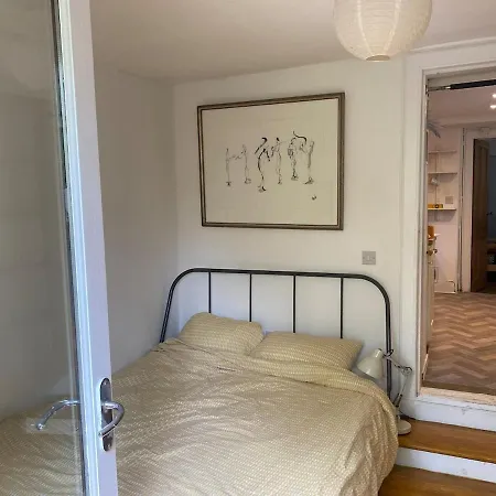 2 Bd Gdn Flat, St Leonards 爱丁堡