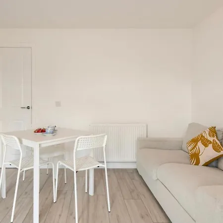 New Built 2022, 3 Bedroom Townhouse * Edinburgh