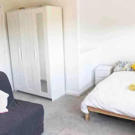 펜션 New Built 2022, 3 Bedroom Townhouse *