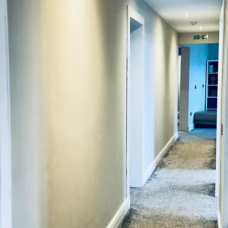 Floor With Castle Views *