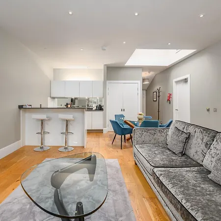 デスティニー スコットランド - セントアンドリュー スクエア *